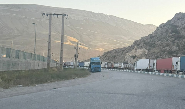 GÜRBULAK SINIR KAPISI'NDA KRİZ BÜYÜYOR
