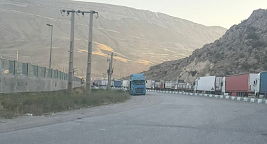 GÜRBULAK SINIR KAPISI'NDA KRİZ BÜYÜYOR