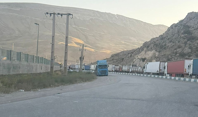 GÜRBULAK SINIR KAPISI'NDA KRİZ BÜYÜYOR